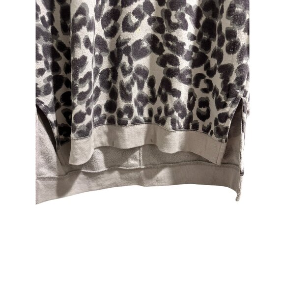 🌸3/$15🌸Maurices Womens Leopard Print Sweater Medium Grey & Black - Picture 2 of 6